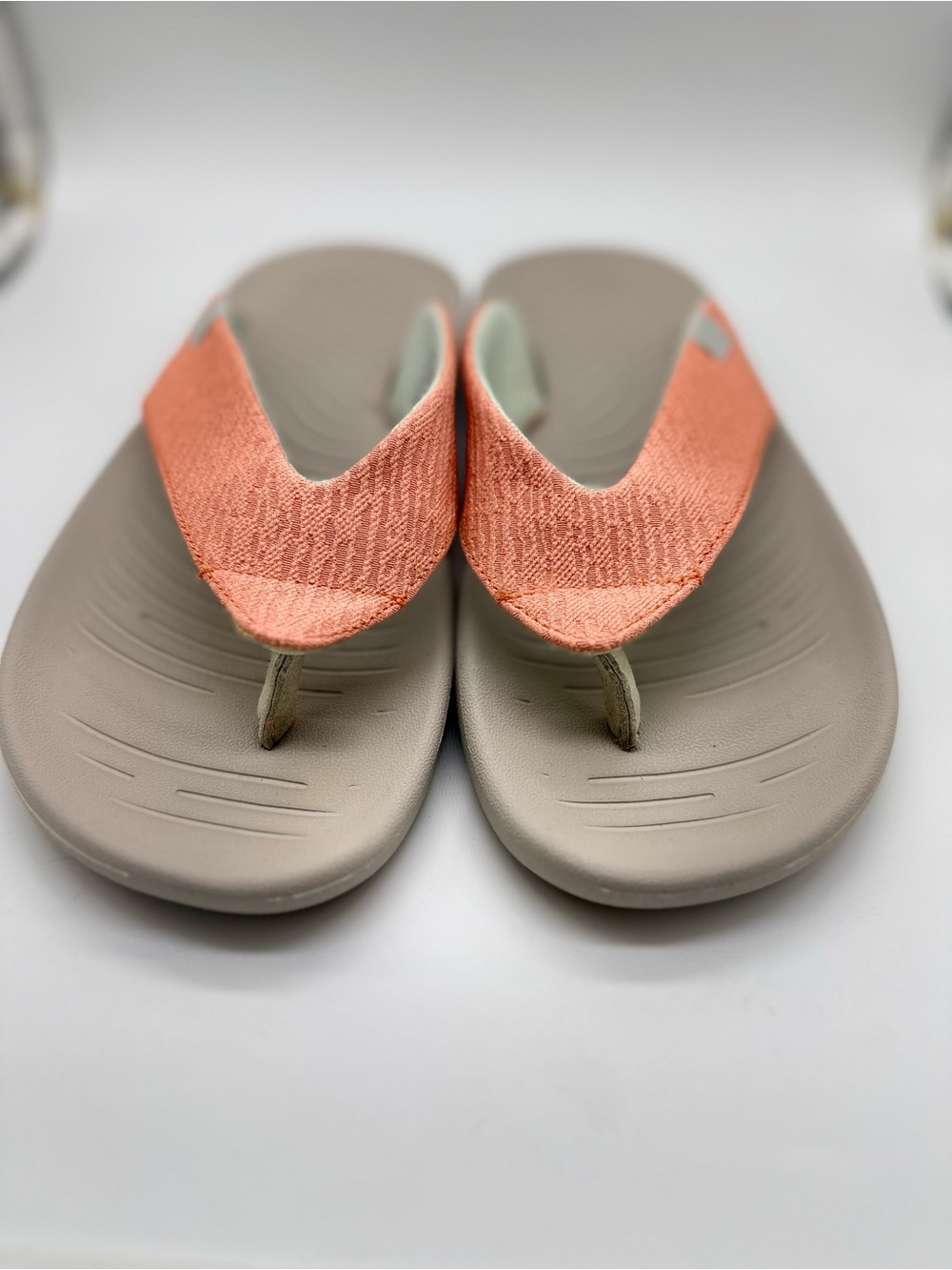 Hey aside women’s Meg Flip-Flops in peach sz 9